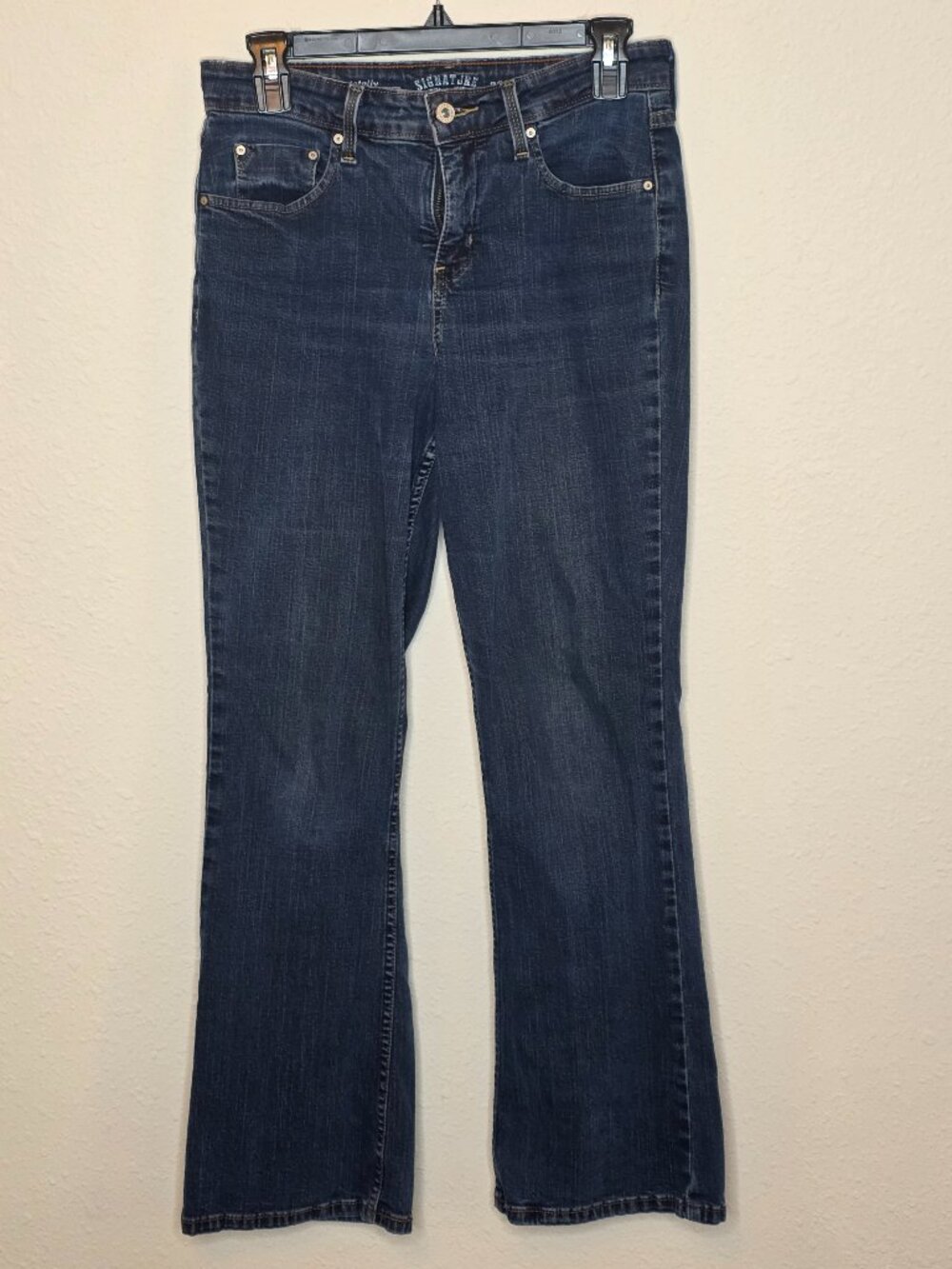Levi's Signature Totally Shaping Bootcut Women's Denim Jeans, Size 28"x30"